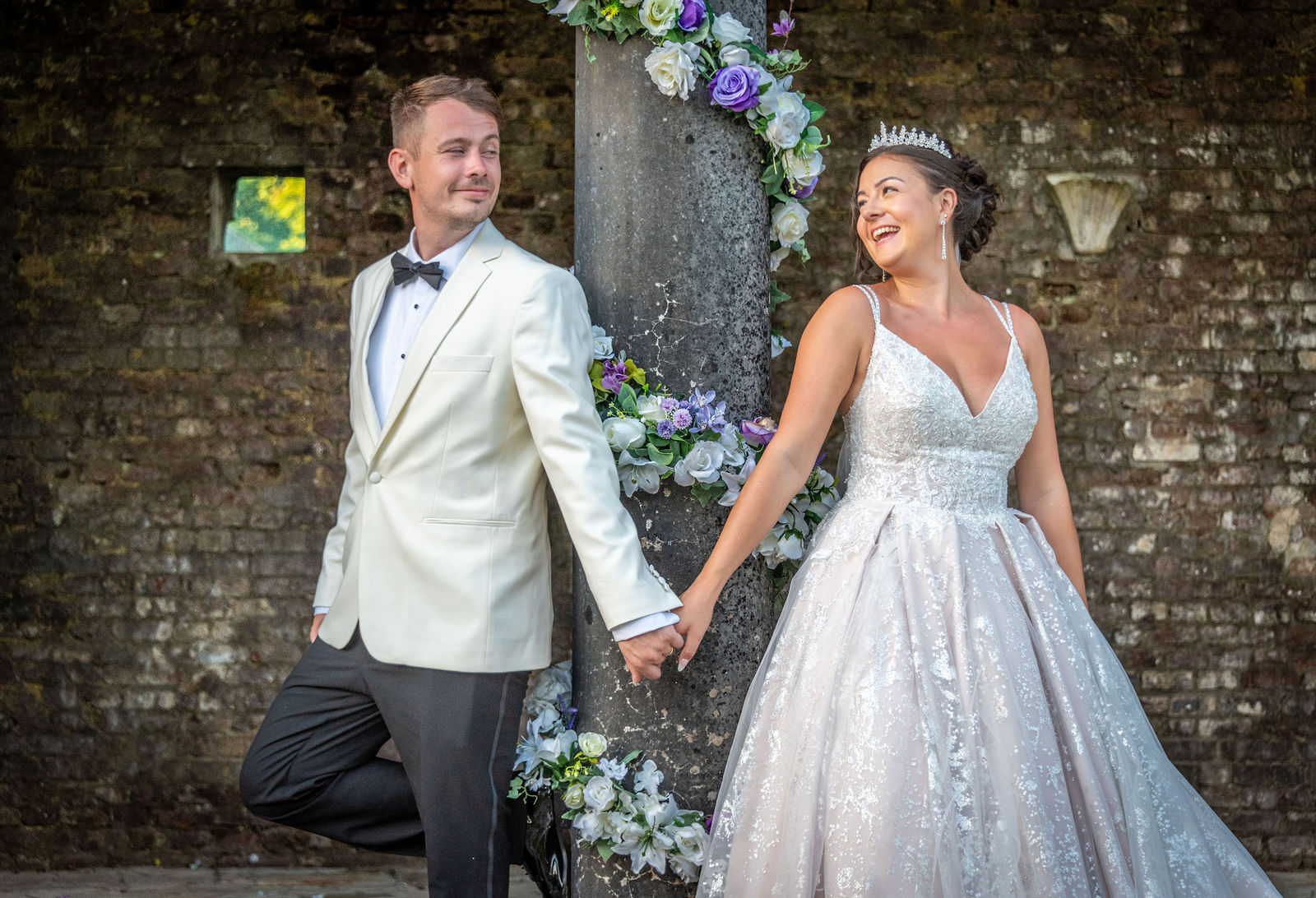 Relaxed couples photo at Broome Park Hotel Canterbury Kent - Contact Rachel Weatherley Photography